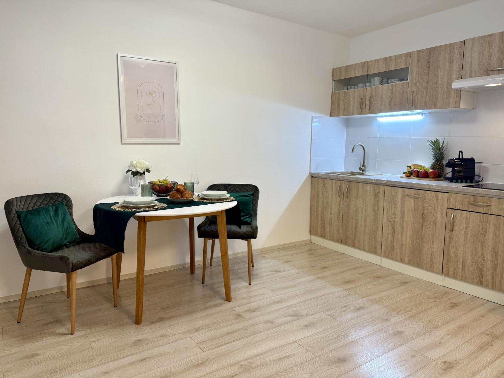 Apartmany New Forest Retreat - U Lesa, S Parkovanim, 300Mbit Internet เยเซนิค ภายนอก รูปภาพ