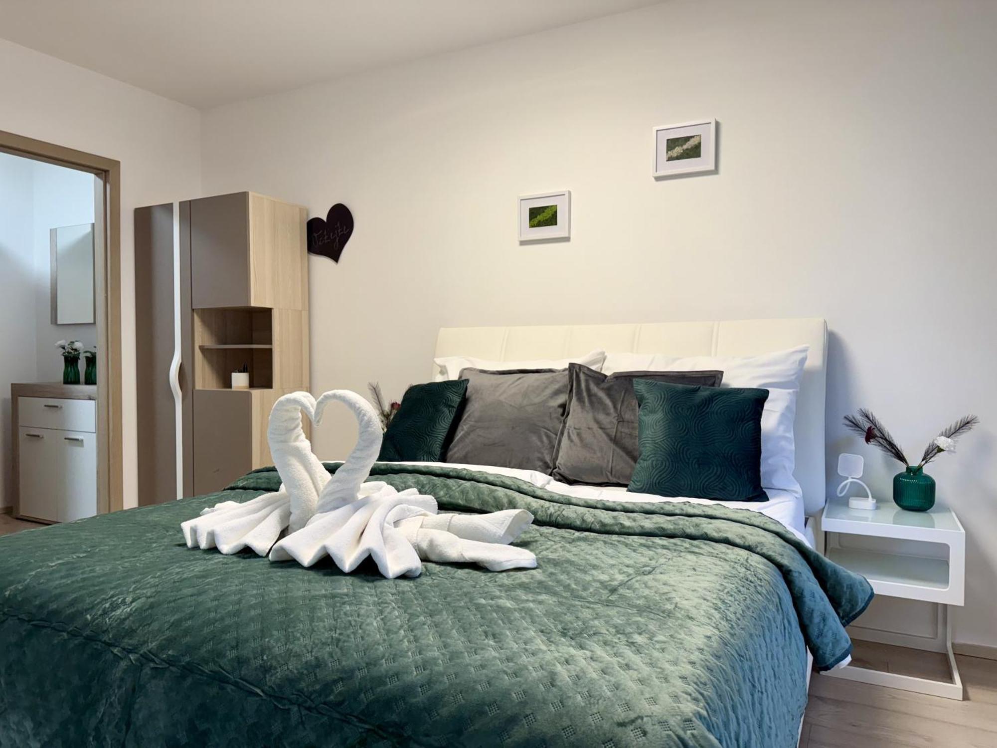 Apartmany New Forest Retreat - U Lesa, S Parkovanim, 300Mbit Internet เยเซนิค ภายนอก รูปภาพ