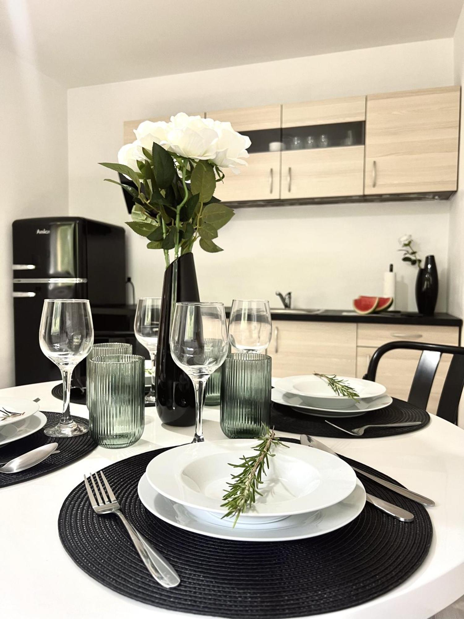 Apartmany New Forest Retreat - U Lesa, S Parkovanim, 300Mbit Internet เยเซนิค ภายนอก รูปภาพ